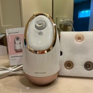 Vanity Planet Facial Steamer + 3 essential oil nossles
